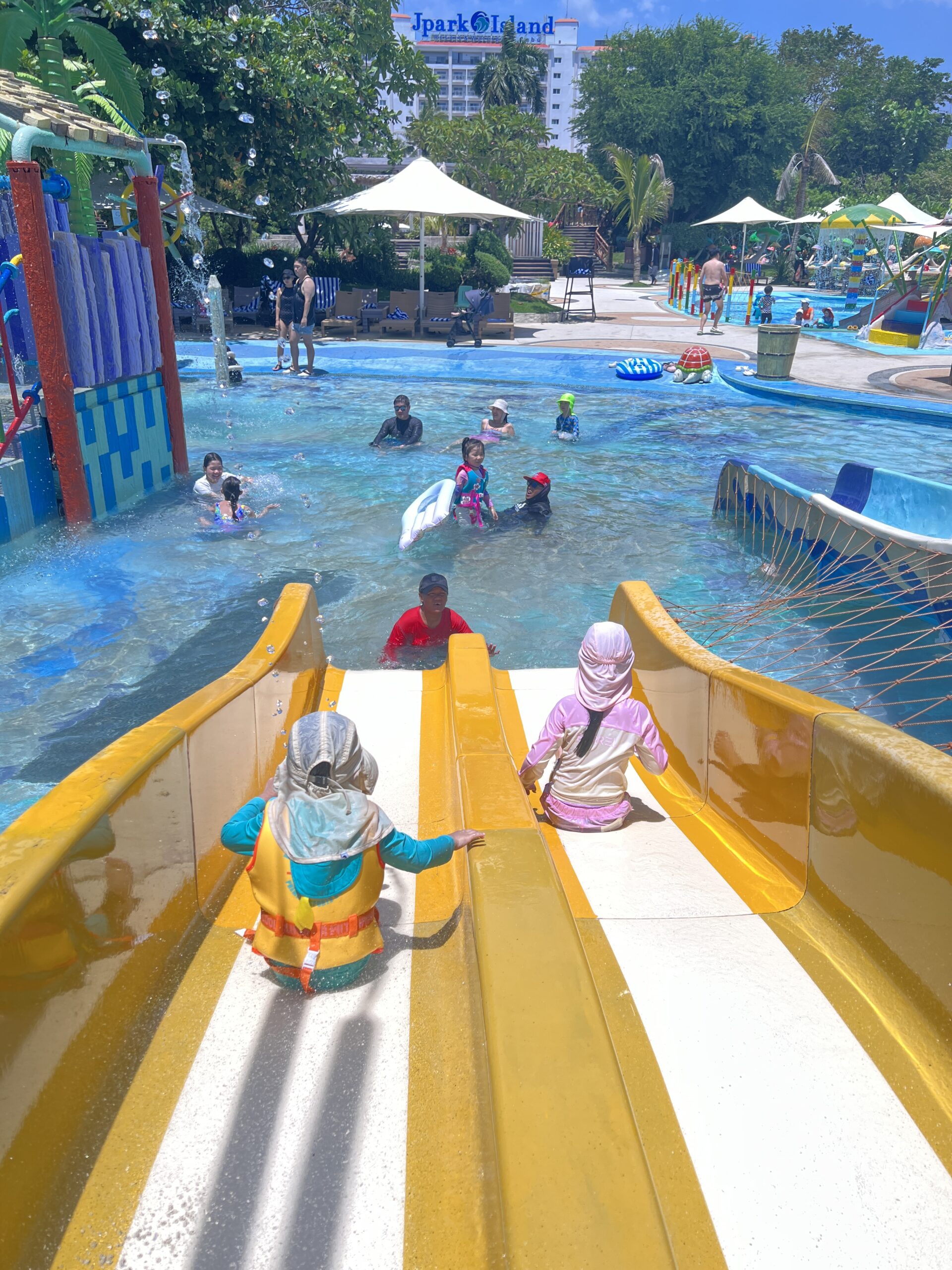 Jpark 워터슬라이드에서 노는 서진이