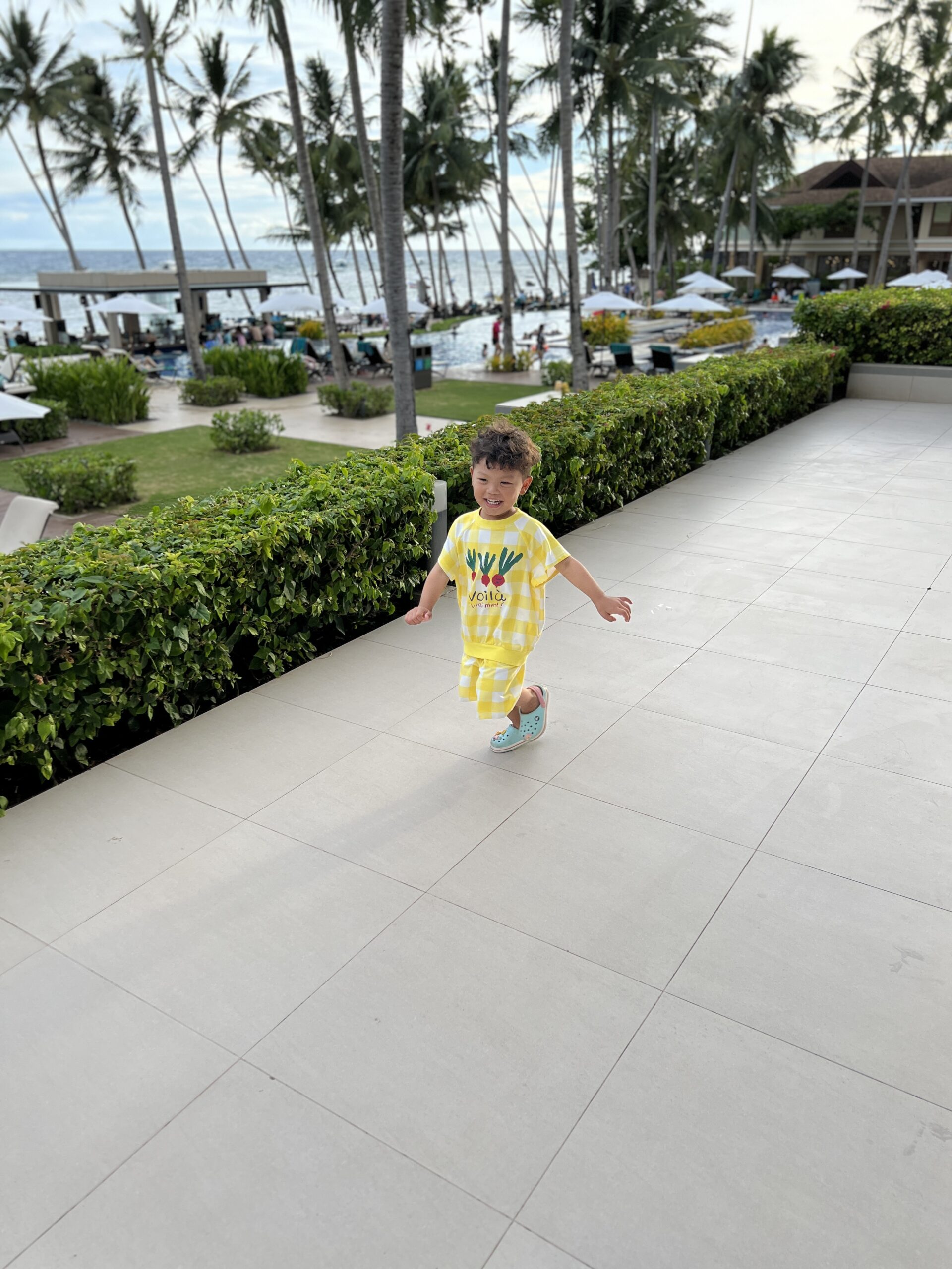 헤난 리조트에서 뛰어노는 서진이